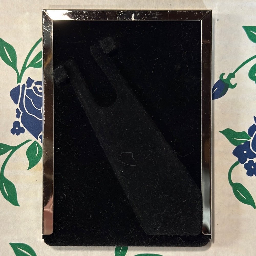 Miniature Silver Ribbed Picture Frame - Picture 4 of 7